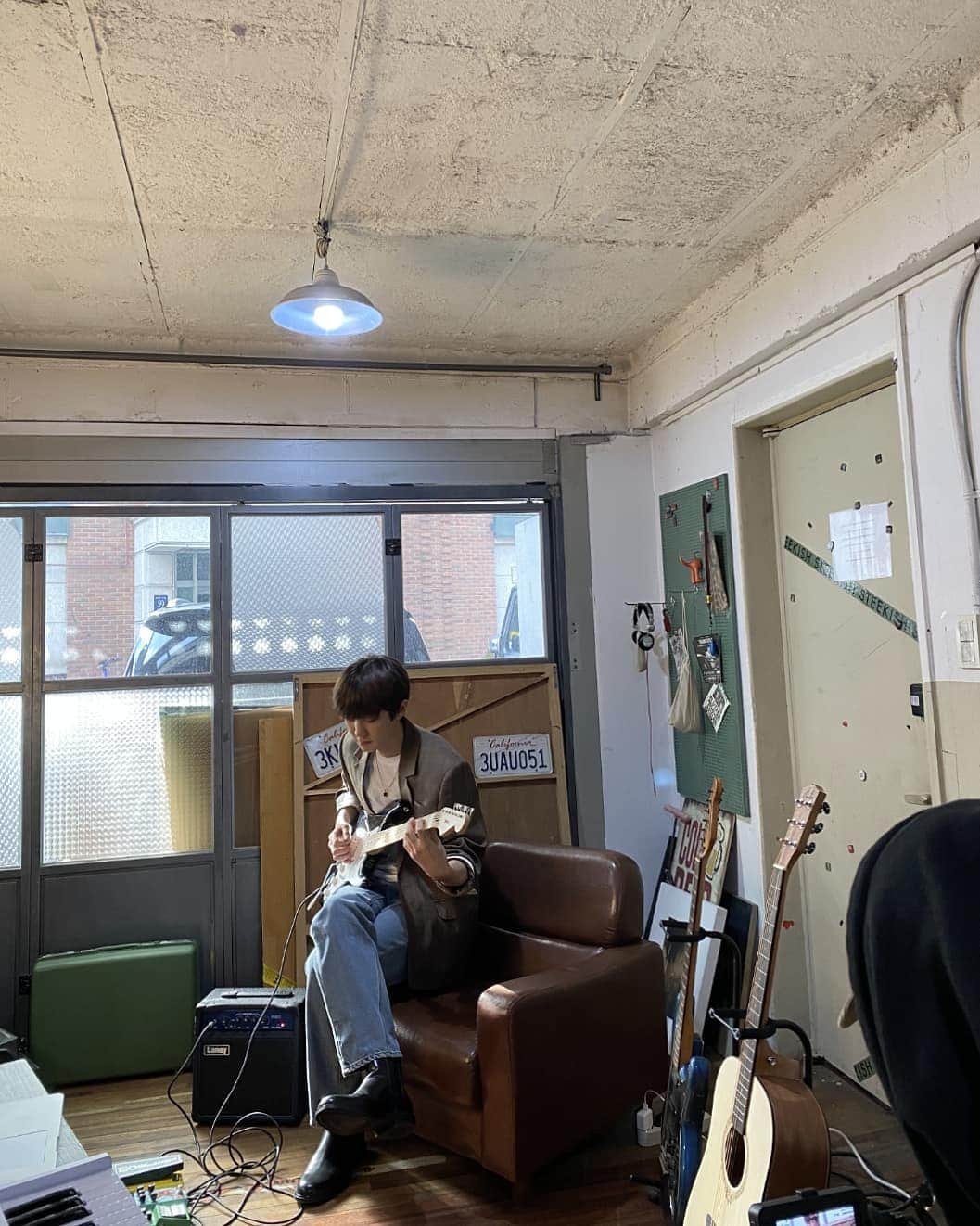 チャニョル のインスタグラム：「2021👋🏻  내년에 만나요」