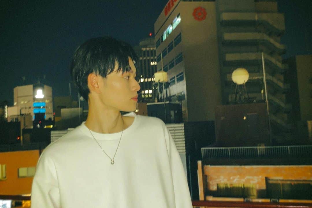 永塚彪聖のインスタグラム：「2021年もありがとうございました！ 皆さんも2022年が2021年よりも幸せな年になりますように🙌  #2021 #2022 #エモい#夜景 #夜  #高校生 #ファッション #服」