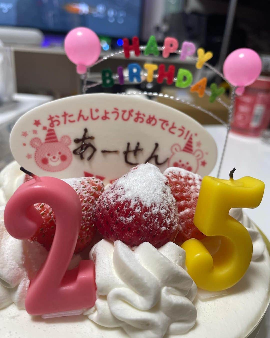 山本アーセンのインスタグラム：「今年もあと十分。 色々ありましたが皆様の支えがあっての今年だったと思います来年はやる。俺の仲間達とやるひっくり返す。 だから来年はもっと仲間に頼ると思いますがよろしくお願いします。 僕はしにましぇん。」