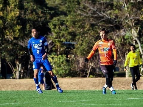 島屋八徳のインスタグラム：「今シーズンも たくさんの 応援、サポート ありがとうございました⚽️🏆 昨年、初めて契約満了を 経験し、トライアウトから 再びプレーする機会を 与えてくれた レノファ山口というクラブに 心からの愛を。。 これからもレノファのため 山口のために 全力で走ります！！ そしていつも支えてくれる 家族、ファン、サポーターの みんな！！ ありがとう！ 来シーズンも よろしくお願いします！！ 2021年も お世話になりました🤪 #12月31日 #1日1投稿 #最終日 #レノファ山口 #やまぐち1番 #宇部市ふるさと大使 #澤井と僕 #目離れがち #そして娘の半目は #親譲りなのか #1ヶ月間の投稿で #コメント #いいね #くれた方ありがとう #しばらくインスタは #お休みですかねw #さようなら #2021 #そしてありがとう」