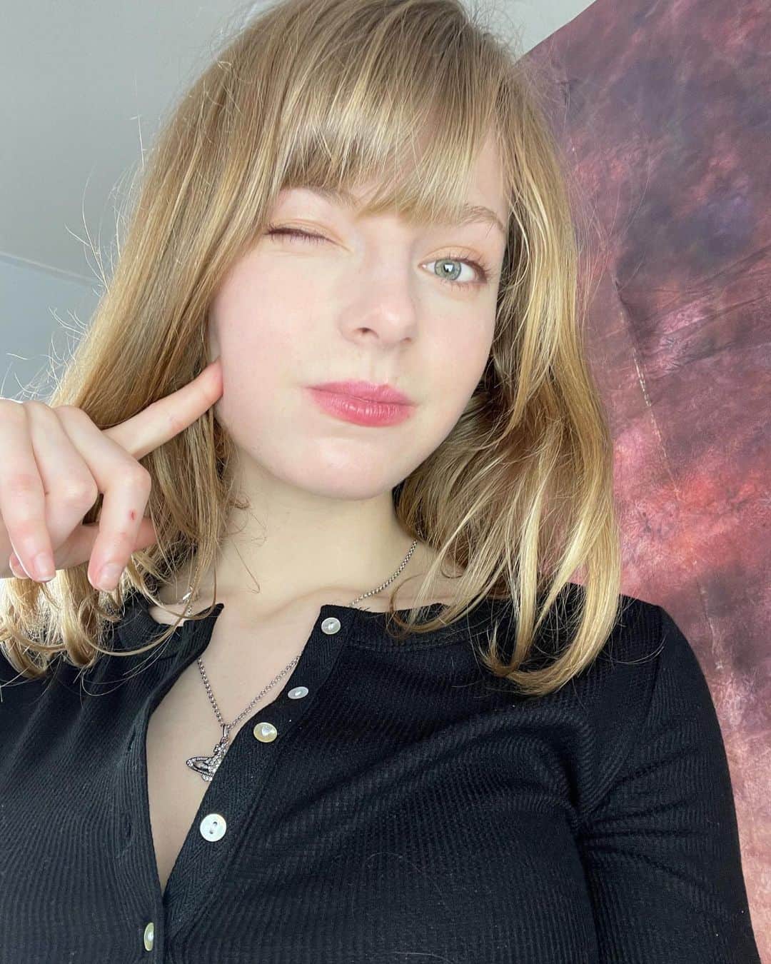 Ella Freyaのインスタグラム：「Happy New Years ! This year I had many challenges again. But I had people support me a lot, which made it a fun year. I am praying for everyone’s and my own health 🙏❤️ 新年あけましておめでとうございます。今年もまた、いろいろなチャレンジがありました。でも、たくさんの人に支えてもらって、楽しい一年になりました。みんなの健康と自分の健康を祈っています🙏❤️。」