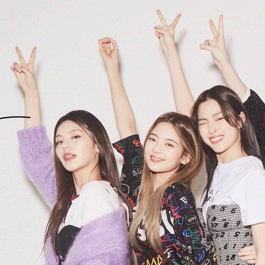 ITZYさんのインスタグラム写真 - (ITZYInstagram)「Hello ✌👊✌✌❣ HAPPY NEW YEAR MIDZY 🎊  #ITZY #MIDZY #2022 #HappyNewYear」1月1日 0時01分 - itzy.all.in.us