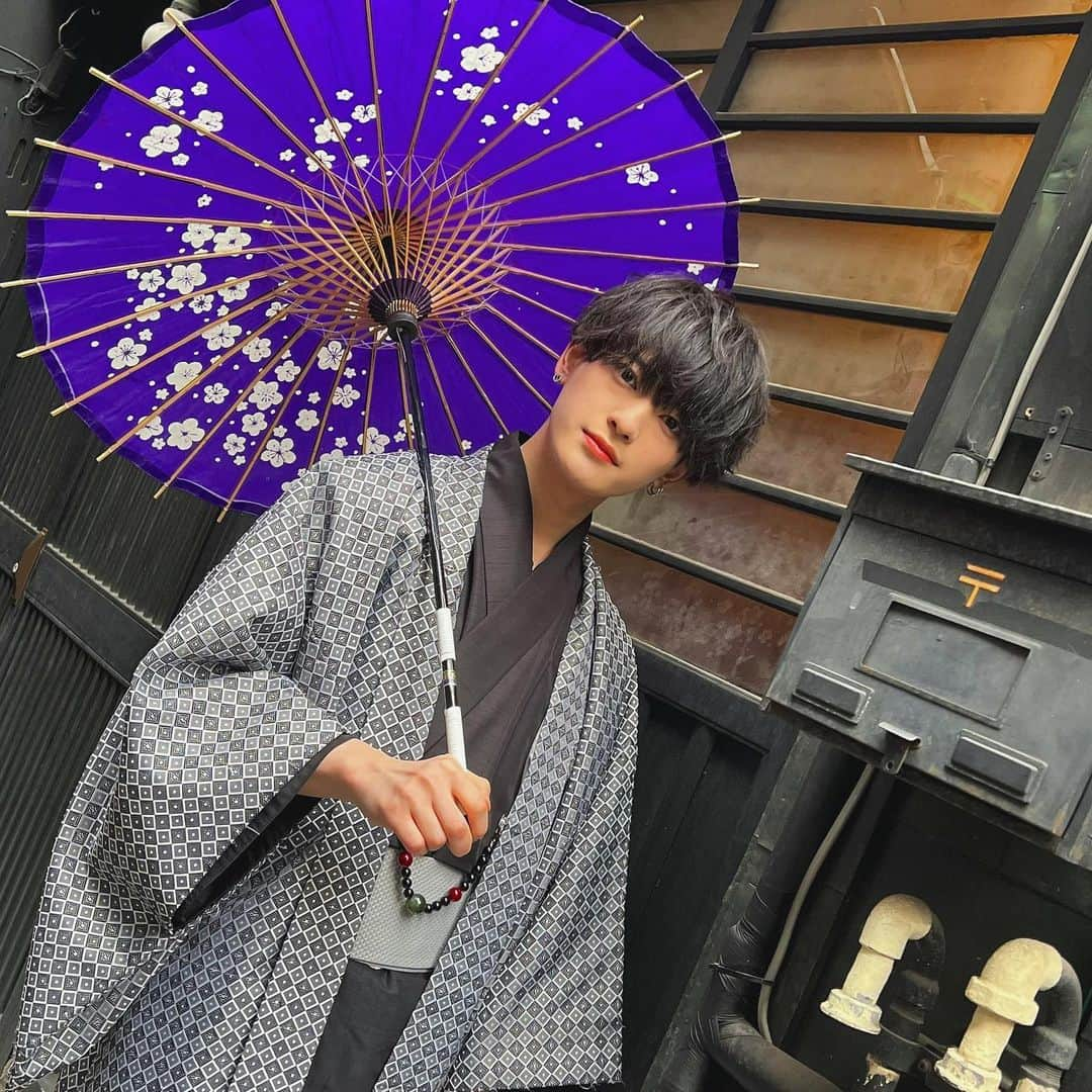 水原匡也さんのインスタグラム写真 - (水原匡也Instagram)「あけましておめでとう🎍 匡也は2022年になった瞬間は いなかったよ🤗今年はたくさんの人を笑顔にできる年にしたいなぁ！てか！絶対するの❗️ 一周年もあるから沢山努力するし ダイエットもする❗️ やりたいことは全部挑戦して、挫折してもめげずに頑張る事を誓います！みんなで良い年にしようね🥰 メリークリスマス🎅」1月1日 0時02分 - 7min__kyoya