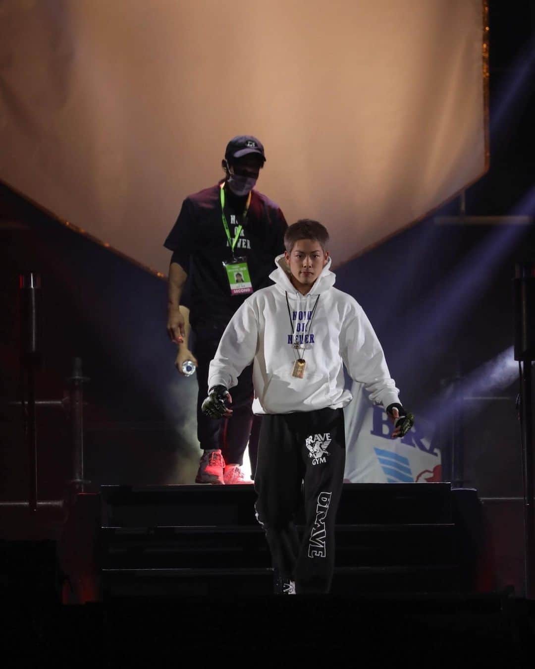 三浦孝太のインスタグラム：「2021年は自分にとって、とても良い一年でした。 rizinという夢の舞台に立ち勝利できたのはとても嬉しいです。 正直自分はまだまだですが、1人の格闘家としても、人としても成長できるよう2022年一生懸命頑張ります🔥  これから険しい最高の旅を進んでいこうと思います！  2022年も宜しくお願いします🤲」