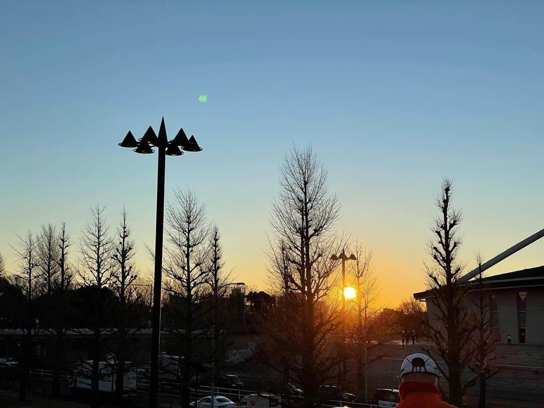 石倉洋子さんのインスタグラム写真 - (石倉洋子Instagram)「初日の出をたくさんの人と一緒に。watched sunrise w many this morning..1/1/22」1月1日 11時19分 - yoko.ishikura