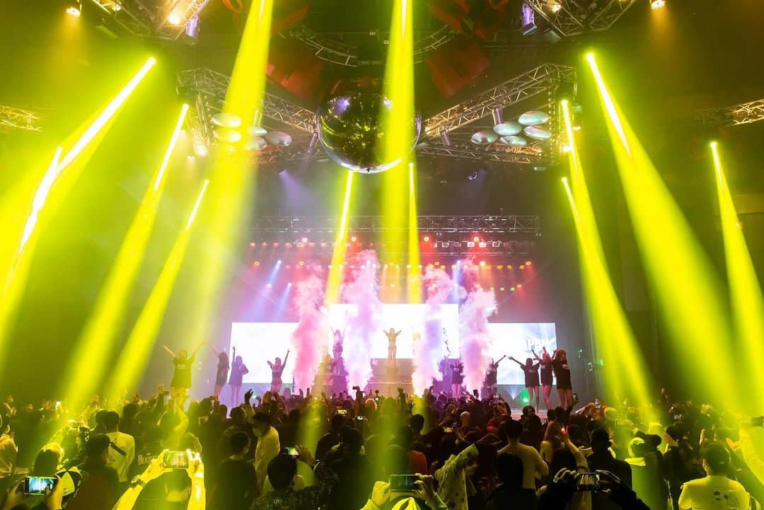 CYBERJAPAN Staffのインスタグラム：「#happynewyear #2022 🎉🎍❗️ 明けましておめでとう御座います。 今年は光り輝く年に向かって行けるよう&飛躍の年になる様に…！  素敵な一年になりますように…❗️✨  We are so grateful for your supports.  New year, new start. May all your dreams come true in 2022 ❗️  Photo @uhikaru   #cyberjapan」