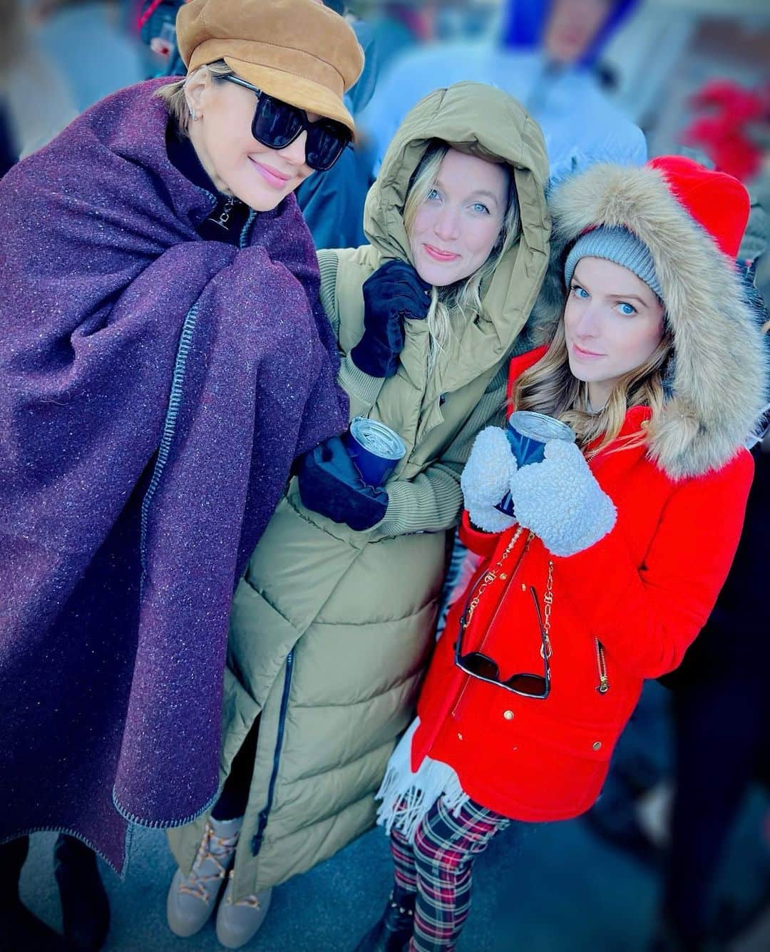 アナ・ケンドリックのインスタグラム：「2021 👋🏻❄️」