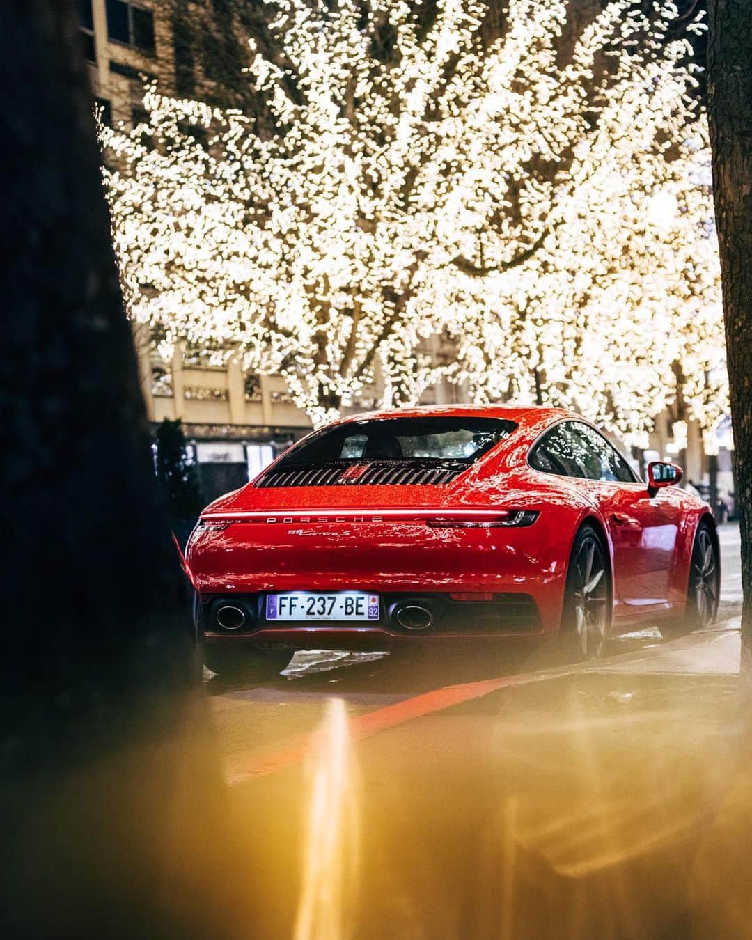 Porscheさんのインスタグラム写真 - (PorscheInstagram)「Belle of the ball – the 911 adding its own festive glow to the City of Light.   (📸 @juleslangeard for @porsche_france) __ 911 Carrera S: Fuel consumption combined in l/100 km: 11,1 - 10,1 (WLTP); 10,0 - 9,6 (NEDC); CO2 emissions combined in g/km: 251 - 229 (WLTP); 227 - 220 g/km (NEDC) I https://porsche.click/DAT-Leitfaden I Status: 12/2021」1月1日 4時28分 - porsche