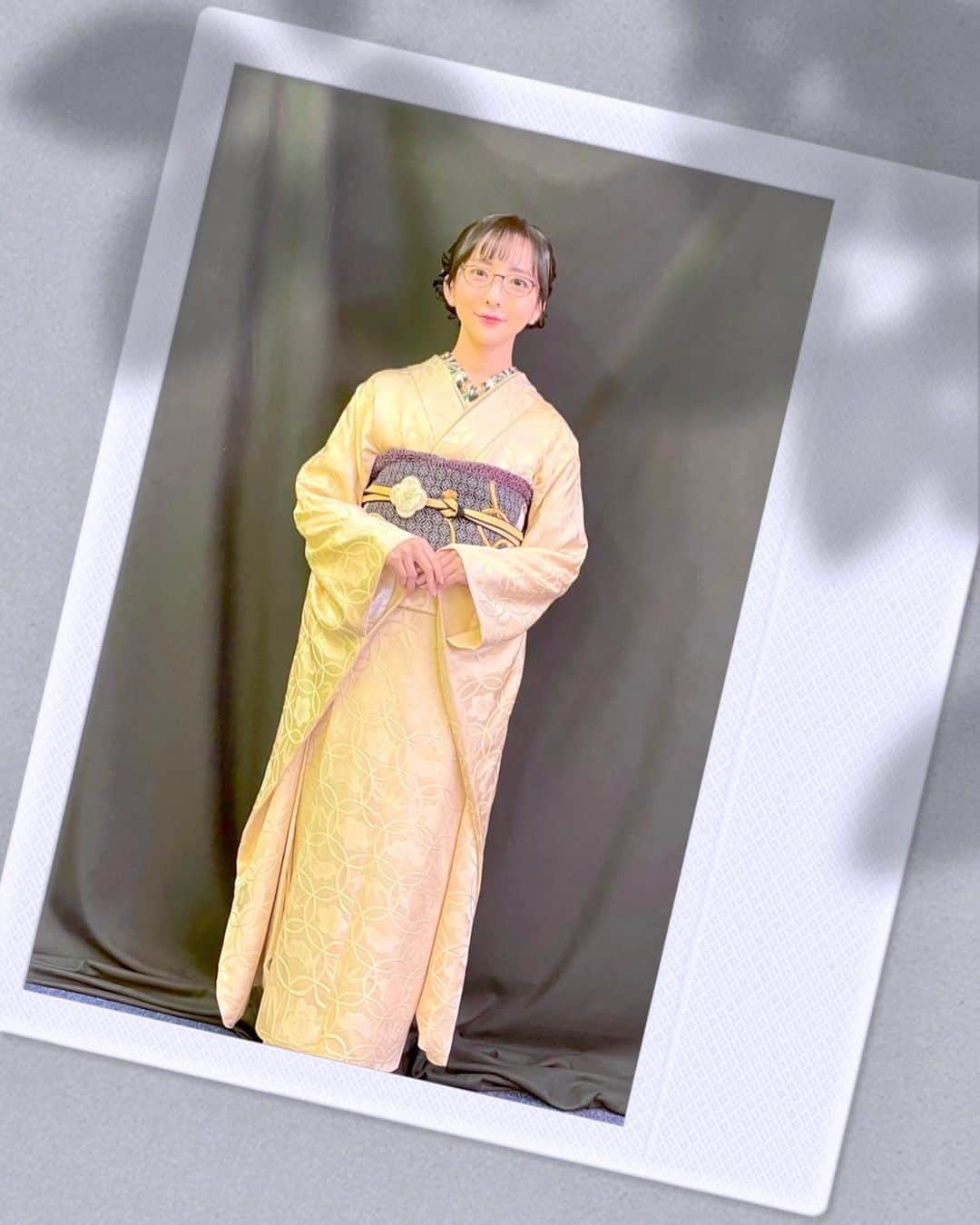 のインスタグラム：「あけましておめでとうございます🌅 今年もよろしくお願いいたします🎍✨  自分を含め出会えた全ての皆様が、豊かで、実りある、幸せな一年になることを心よりお祈りしております🌾  お写真は年賀状っぽくしたら何だか不穏な感じになりましたが、それはそれで。笑  冷え込みの厳しい元旦となりましたが、あたたかくしてお過ごしください❄️  #謹賀新年」