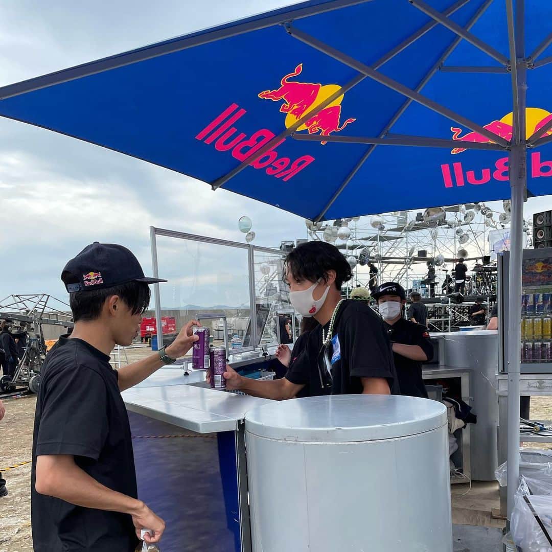 小林陵侑のインスタグラム：「少し振り返った、ありがとう2021 色々な人に会えて沢山刺激をもらって、最高な年だった その中でも面白目な写真を貼っておこう。」