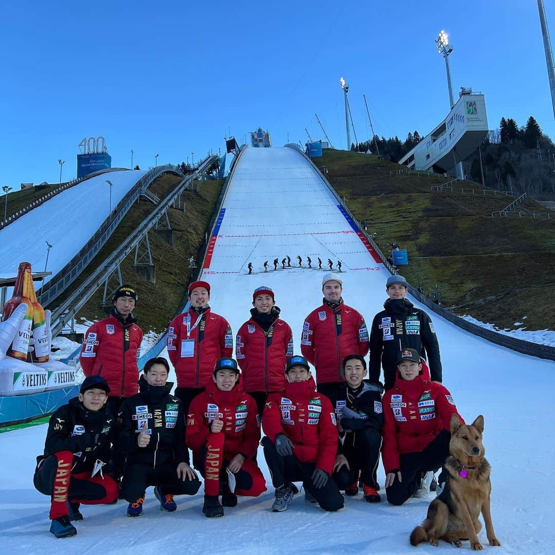 小林陵侑のインスタグラム：「そして皆さま今年も宜しくお願いします🤘🏼　今年も楽しみね🌊🌊」