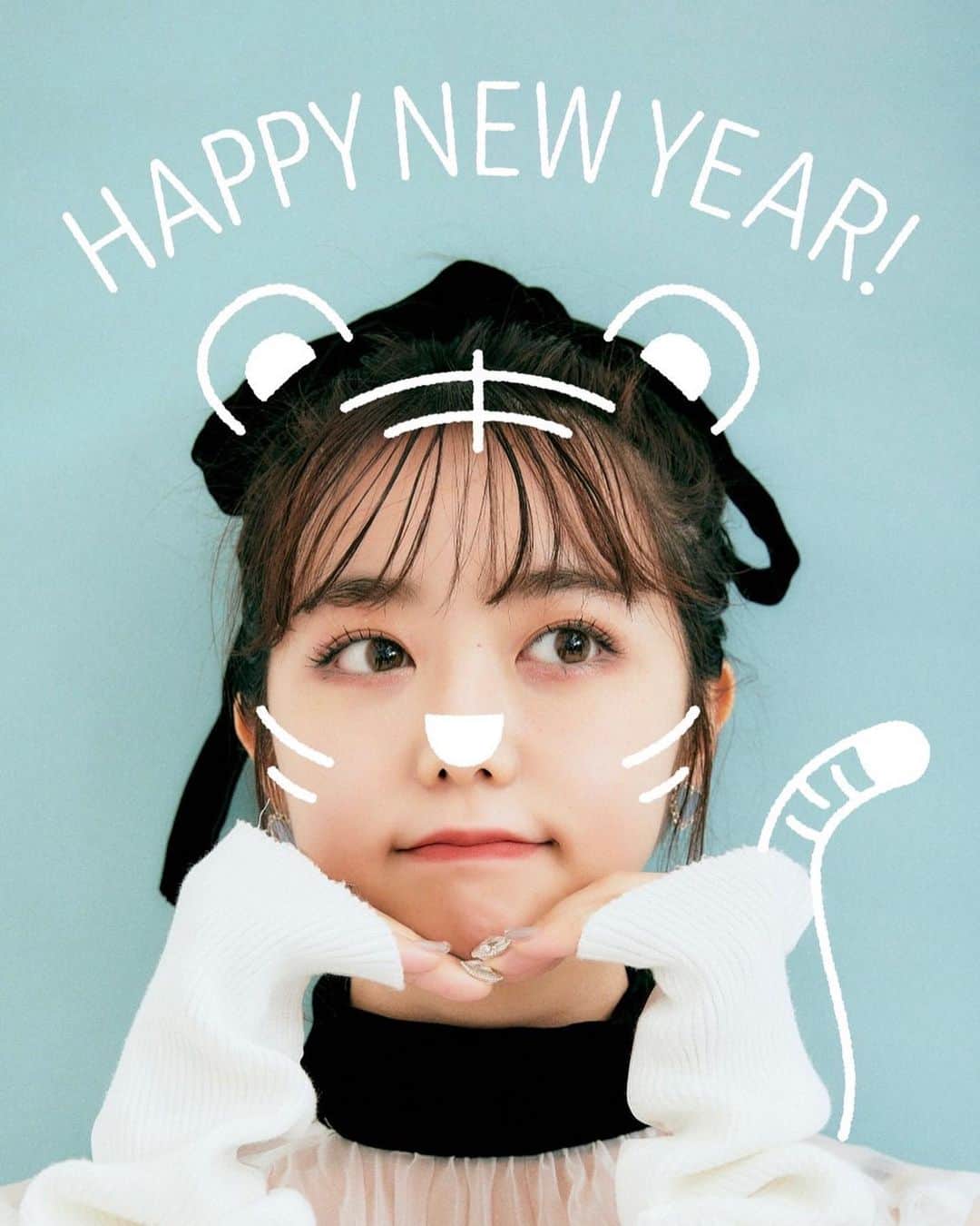 峯岸みなみのインスタグラム：「あけましておめでとうございます。 2022年の目標は“素直に生きる”に今決めました！ なりたいものとか将来のビジョンがなかなか見つけられない人間であることを悩んでいましたが、最近は諦めました！いい意味で！ 無理に定めず、とにかく目の前のことを一生懸命楽しくやってみようと思います。それで新しい道が開けたらラッキー 2022年も色んな姿をお見せできるように頑張るので楽しみにしていてください🐯今年もよろしくお願いします🐯💛」