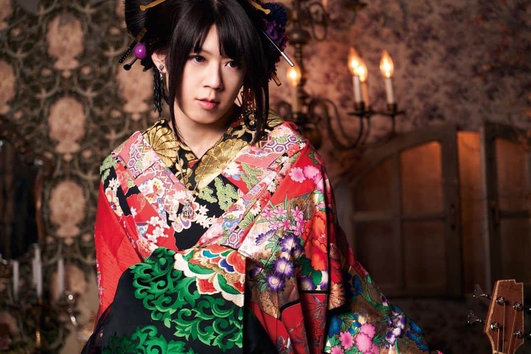 のインスタグラム：「新年明けましておめでとうございます。皆様の応援のおかげで2021年を走り切る事が出来ました。 今年も皆様と一緒に走って行けたらいいな。 本年もどうぞ宜しくお願いします。 #亜沙 #和楽器バンド #happynewyear  #新年のご挨拶」