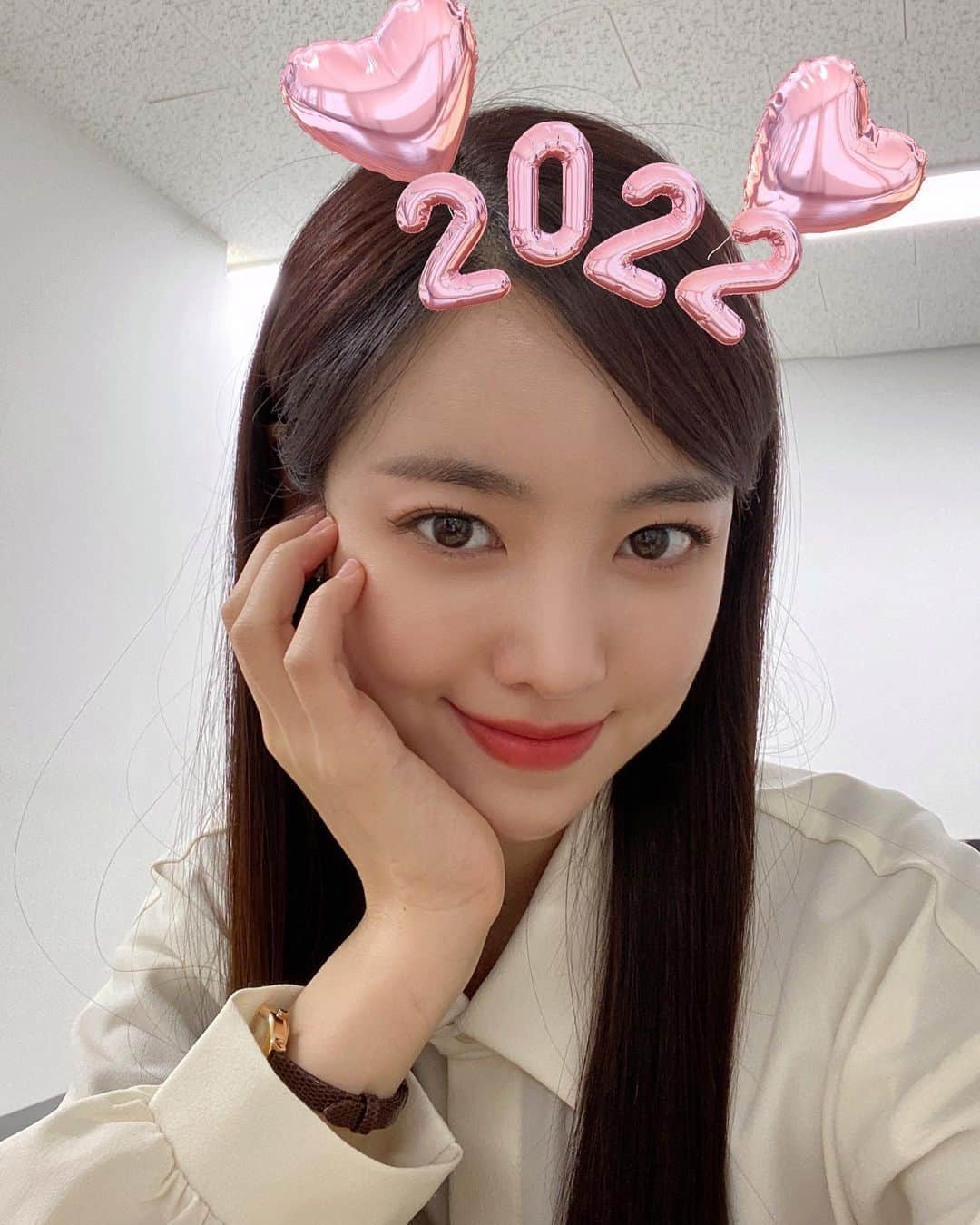 チン・セヨンのインスタグラム：「2022년도 화이팅🍊 ⠀ 우리 모두 더 행복하고 더 즐거운 한 해가 되길 기대해 봅니당🐯」