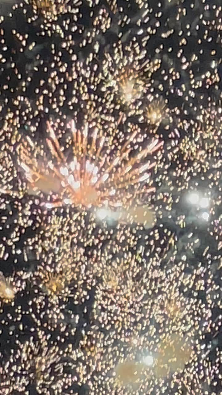 キム・ジョーンズのインスタグラム：「Happy 2022 !」