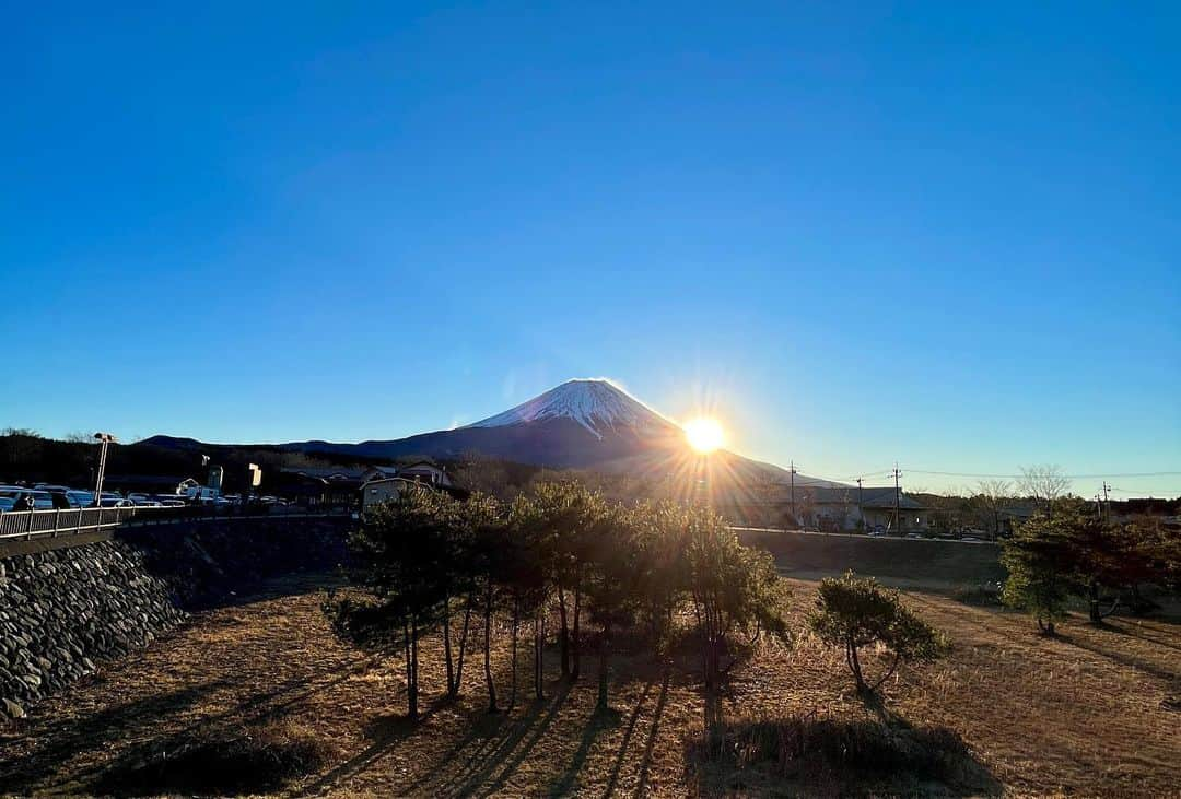 松本弥生さんのインスタグラム写真 - (松本弥生Instagram)「・ 初日の出  #御来光 #朝霧高原」1月1日 9時17分 - yayoi_matsumoto841