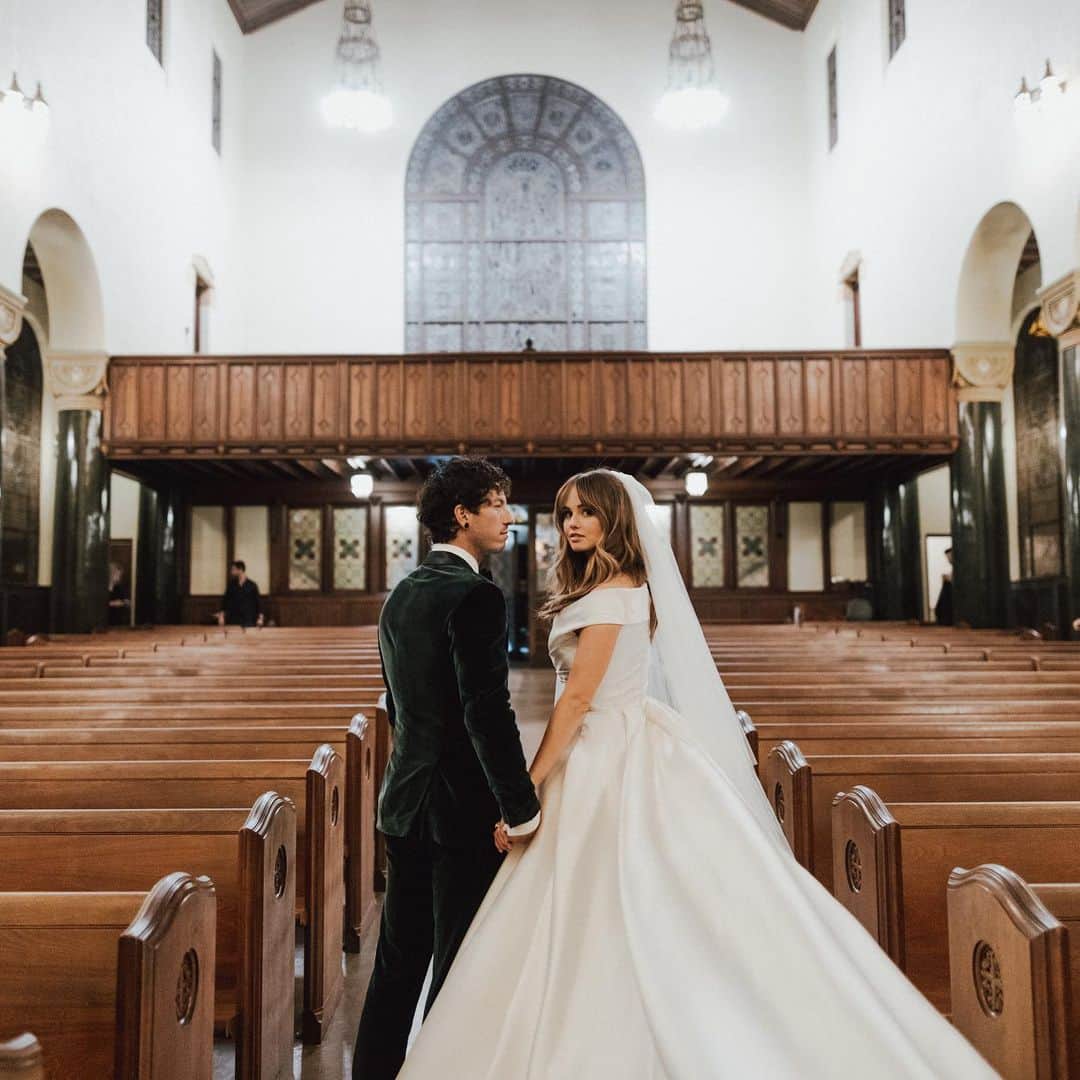 ジョシュ・ダンのインスタグラム：「2 years of marriage with the dopest girl ive ever met. this past two years have been amazing, only getting better - learning a lot about teamwork and communication, having fun and doing whatever we want. i love you more than anything debby. thank you for making my life infinitely better」