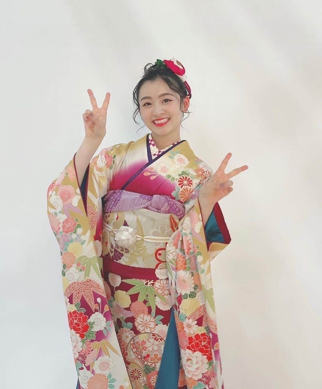 杏ジュリアさんのインスタグラム写真 - (杏ジュリアInstagram)「2022年　迎春　🎍  明けましておめでとうございます  今年もよろしくお願いします🐯  今日、1月1日(土)は、 【AYAKARNIVAL2021】の舞台裏を、 17:00〜プレミア公開✨  1月2日(日)は、 【超ときめき♡新春！ロックオンスペシャル】 プレミア公開💝  ぜひお楽しみに〜😉  #2022年　#寅年 #謹賀新年　#迎春　#賀正 #あけおめ　#happynewyear  #とき宣 #youtube  #今年もよろしくね 💕 #良いお正月をお過ごし下さい 🌅  起きたら、#CDTVライブライブ 観たよ‼︎っていっぱい連絡が入ってて、嬉しかったです😆  「あけおめことよろ」の言い合い⁉︎も、去年より沢山の方とできて、2021年大勢の人と出会えたんだなってそこで実感したジュリアです💞 皆さんも、あけおめことよろです😘  📸…@akisudaofficial」1月1日 9時39分 - julia_an_official