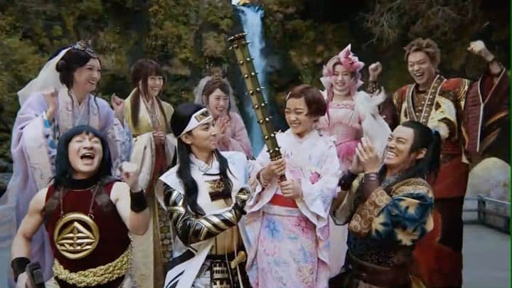 のインスタグラム：「【重大報告】au新CMの作曲をさせていただきました！🎉作詞は篠原誠さん、編曲は100回嘔吐さんです！是非聴いてみてください！  #進めそっちだ  #三太郎 #auのcm」