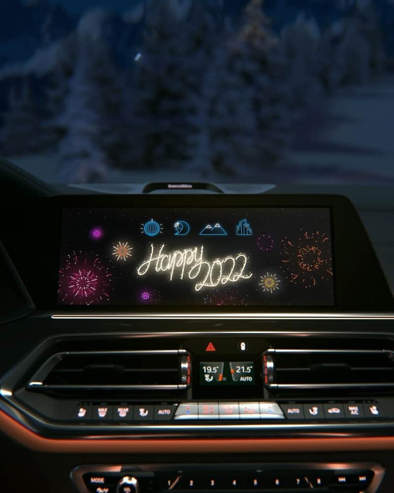 のインスタグラム：「Happy New Year! We wanted to celebrate with a little message. For our drivers; a New Year's message accompanied by some fitting music and a stunningly orchestrated ambient lighting sequence. #BMW #HappyNewYear   Click this special banner on your Control Display to start.   Available in select markets for customers with BMW Operating System 7.」
