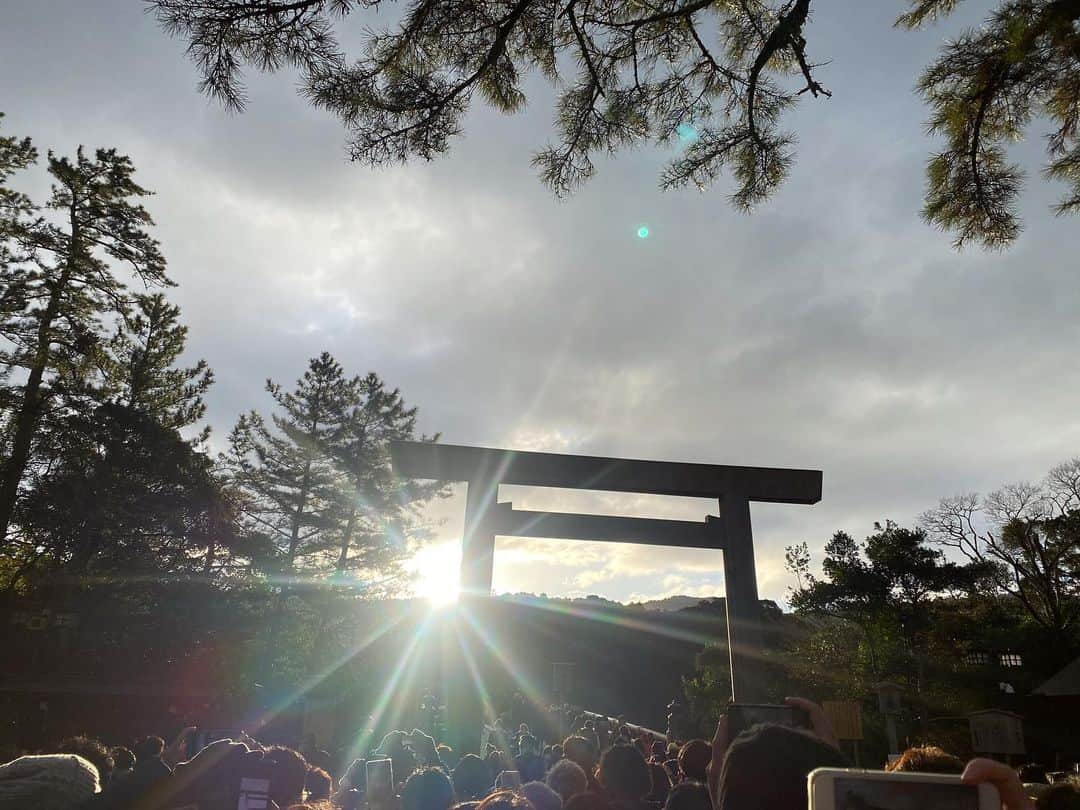 高山沙織さんのインスタグラム写真 - (高山沙織Instagram)「あけましておめでとうございます⛩  今年もよろしくお願いします🤖」1月1日 19時54分 - saotvos