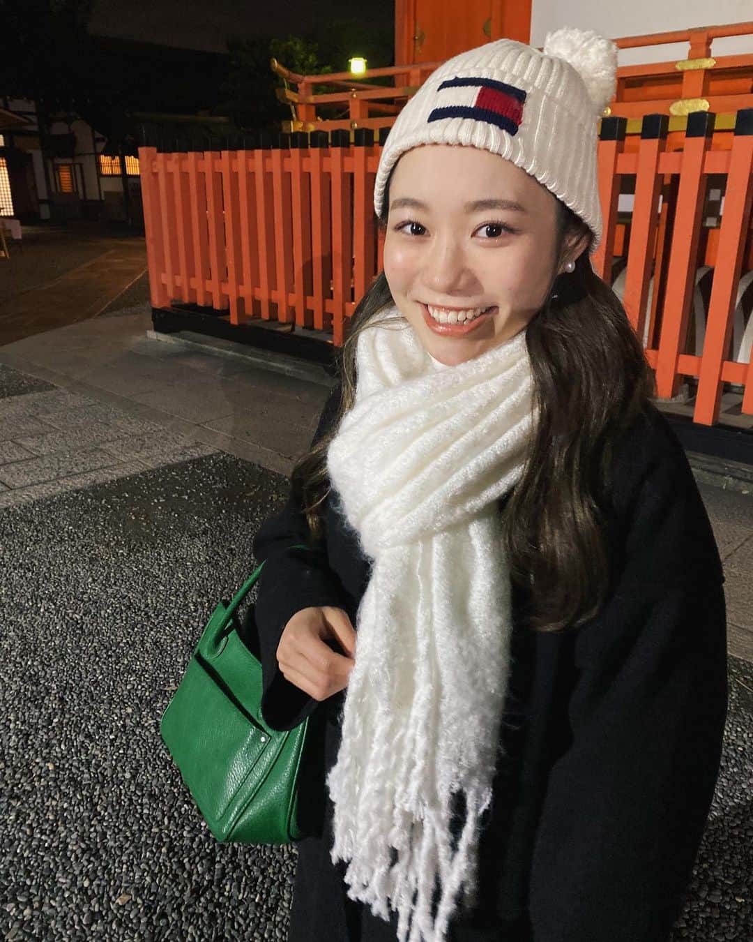 奥野莉瑛子のインスタグラム：「𝘏𝘢𝘱𝘱𝘺 𝘕𝘦𝘸 𝘠𝘦𝘢𝘳 𝟮𝟬𝟮𝟮 🐯 本年も宜しくお願い致します✨  おみくじは大吉でした🤫♡ #2022 #初詣 #京都伏見」