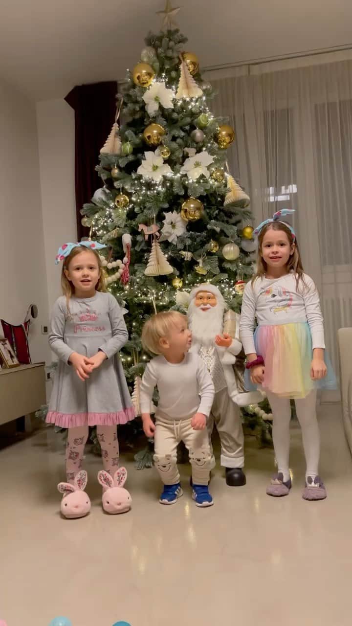 マルセロ・ブロゾビッチのインスタグラム：「Buon anno a tutti ! 🥂 Sretna nova godina svima ! 💣 🙏」