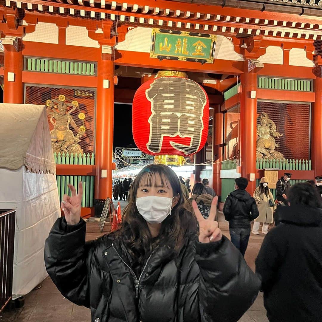 前田ゆうのインスタグラム：「A HAPPY NEW YEAR🐯🎍 あけましておめでとうございます😙2022年はじまりはじまりー✨  2022年のダブル✌️しようとおもったけどポーズも顔も中途半端なスタートとなりましたがしかし2022年わくわくしております😘😘😘 カウントダウンはことしもゆったんとすごしたよん😃✨  しかし今年はprediaラストイヤーでもあるのでくいの残らないように全力でたのしむ1年にします🙋‍♀️🌵 2022年もみんなとたのしい日々をすごすぞーーー＾＾✨ 本年もよろしくお願いします❤️  2022.1.1  まえだゆう」