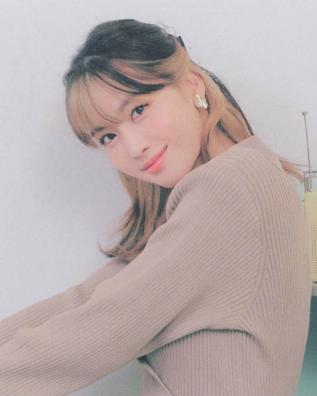 モモのインスタグラム：「♡ [Scan] 220101 - Season’s Greetings 2022 “Letters To You”   - Happy New Year ❤️ #MOMO #트와이스 #모모 #平井もも #もも #TWICE © njmsjmdct2」