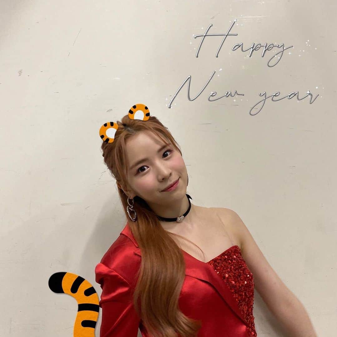 NiziUさんのインスタグラム写真 - (NiziUInstagram)「2022🌈 Happy New Year✨🥳 今年もWithUにとって素敵で幸せな一年になりますように…♡沢山のWithUと会えますように😌 素敵な一年をお過ごし下さい、大好きです💜 . . . 새해 복 많이 받으세요~🌈 올해도 WithU에게 행복한 1년이 되길 바랍니다..♡ 여러분 멋진 한해를 보내세요~~!!!! 사랑해요💜 #niziu #maya」1月1日 20時31分 - niziu_artist_official