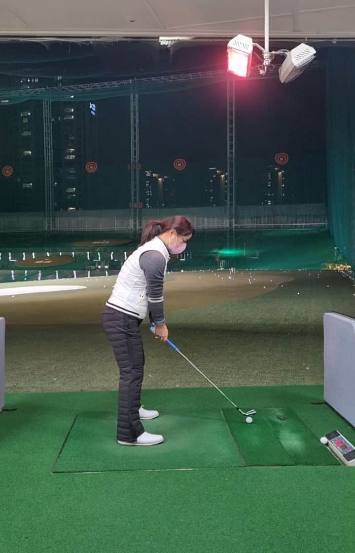 のインスタグラム：「2022년 첫 꼬푸! ⛳ 🏌️‍♀️  First practice of the year😎 #2022」