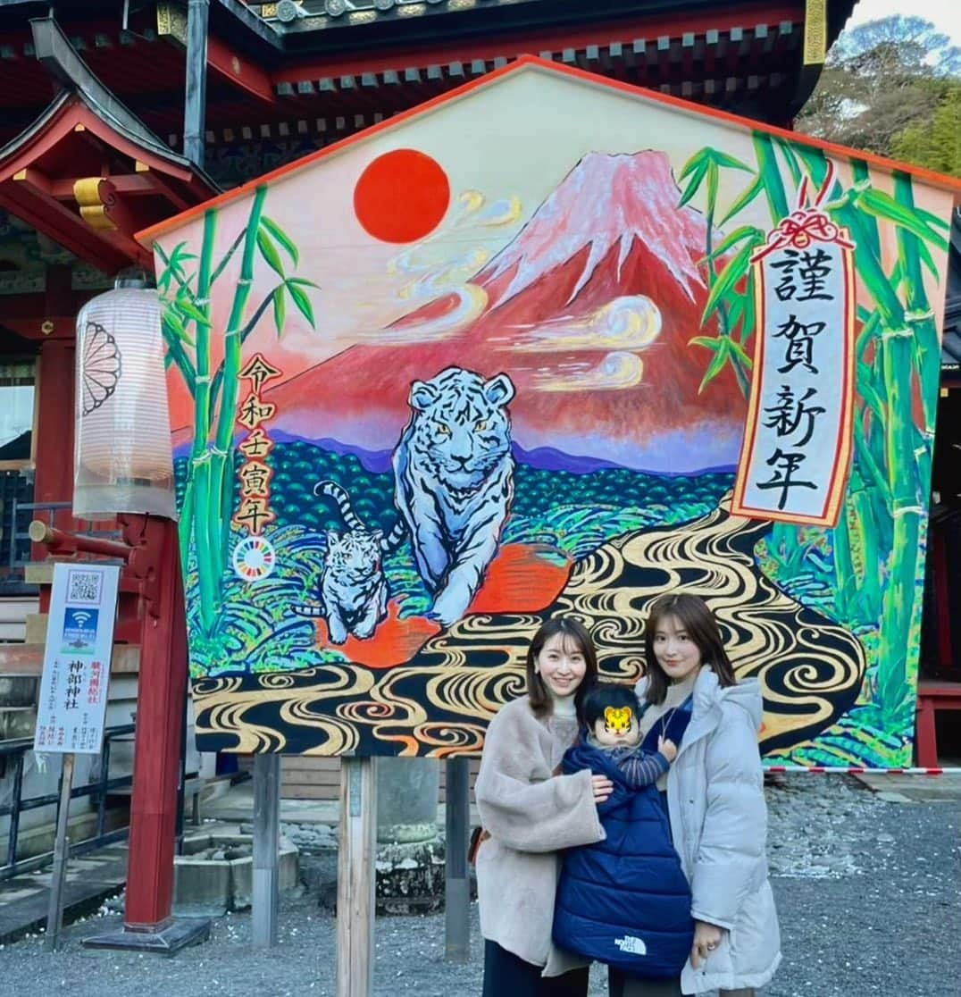 葉加瀬マイさんのインスタグラム写真 - (葉加瀬マイInstagram)「謹賀新年🐯🎍 2022年皆様にとって良い年でありますように🙏❤️ 今年も宜しくお願い致します❣️  #happynewyear #あけましておめでとうございます #2022 #姉妹 #男の子ベビー」1月1日 20時52分 - m.hakase