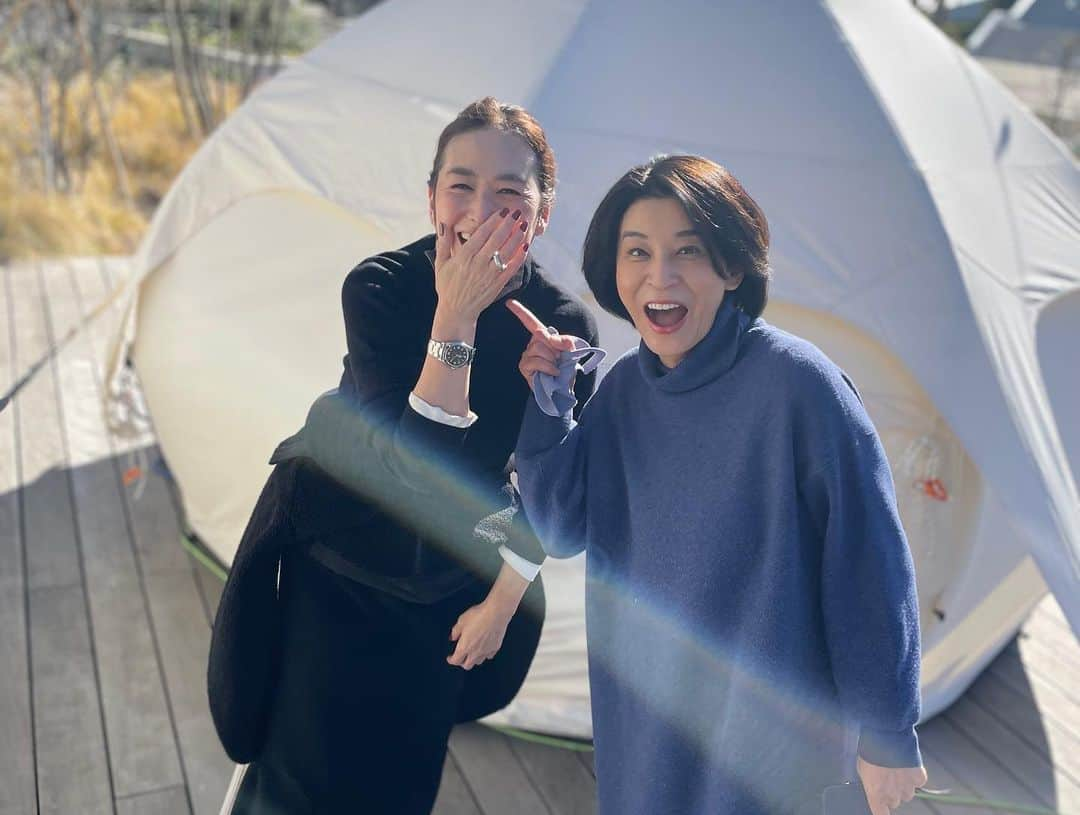 高嶋ちさ子さんのインスタグラム写真 - (高嶋ちさ子Instagram)「明けましておめでとう⛩御座います🎍  今年も宜しくお願いいたします  生まれてこのかた53回元旦経験してるけど、毎回良い天気！！！  今年も最高に清々しい元旦でした。  5年連続亜希家族と一緒と言う笑いいっぱいの元旦でした。  お互いの子供達の成長を見ながら、嬉しくも懐かしくも色々な話に花が咲き、楽しい一日でした。」1月1日 21時03分 - chisakotakashima