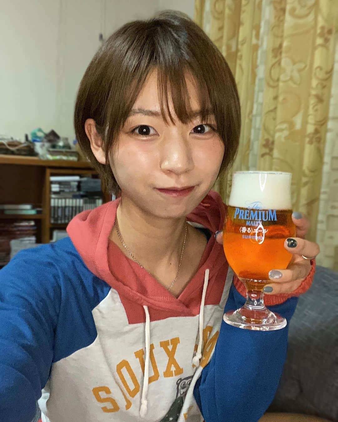 小坂田純奈さんのインスタグラム写真 - (小坂田純奈Instagram)「あけおめー！！2022年初ビール！🍺💓  #酒好き女子 #お酒好き女子 #ビール好き女子」1月1日 21時06分 - official_junata