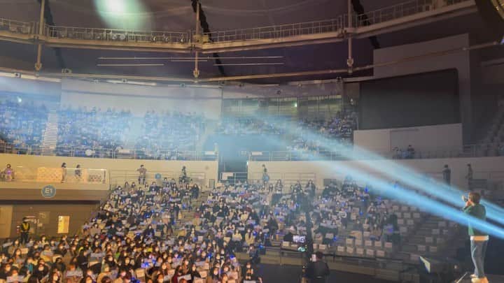 プニエル のインスタグラム：「Wave doesn’t show that well but you can still see it !  파도타기 잘 안 보여서 조금 아쉽지만 그래도 보인다!」