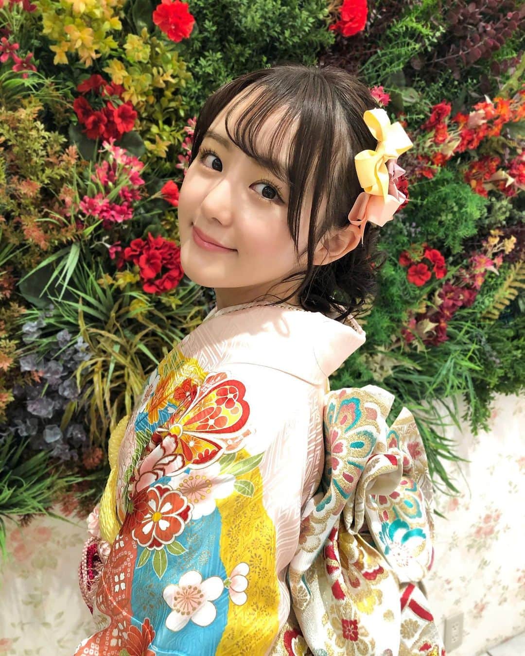 伊藤小春のインスタグラム：「あけましておめでとうございます💐💓 ⁡ ⁡ 2022年が楽しい年になりますように… 今年も一年よろしくお願いします♡ ⁡ ⁡ #2022  #寅年  #晴れ着 #振袖 #イエベ春」