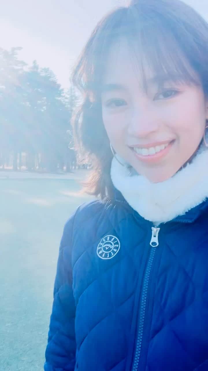 紺野ゆりのインスタグラム：「2022年🌅 スタート✨✨  皆さん今年も宜しくお願いします☺️ 皆さんに幸多き一年となりますように🌈  私は2年ぶりに父親とゴルフしてます⛳️☆  #yurigolf🦋 #初打ち #golf#golfswing#ゴルフスイング#golfwear#ゴルフ女子#골프#골프스윙#골프여자 #ゴルフウェア」