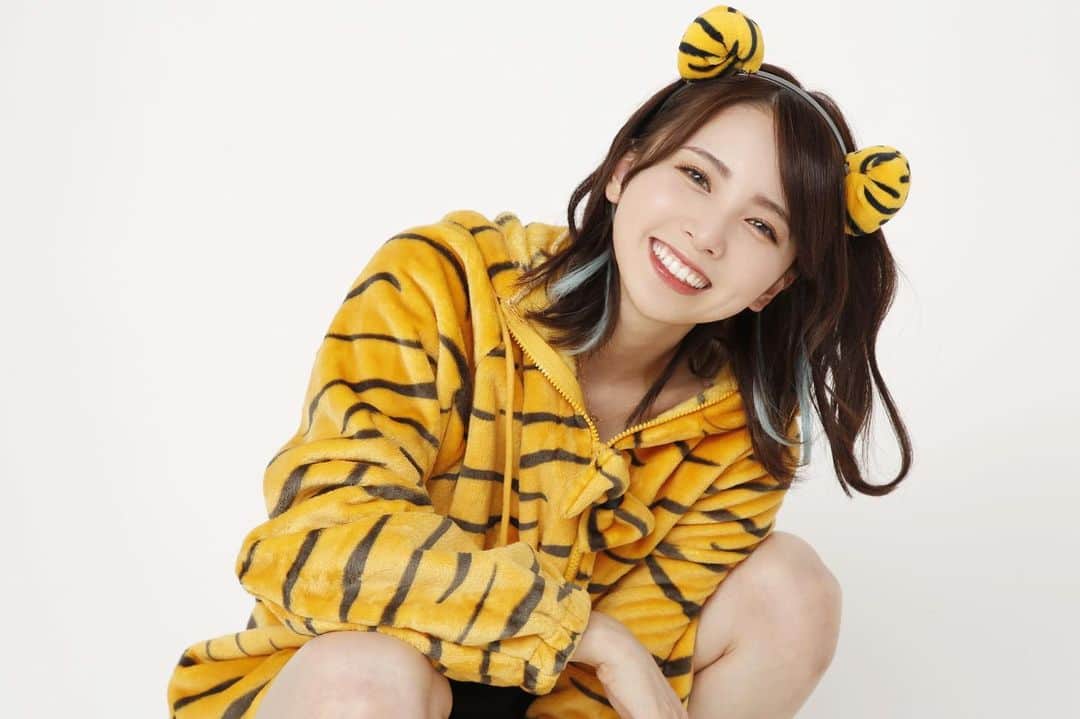 西村歩乃果のインスタグラム：「あけましておめでとうございます🌅⛩  2021年は辛抱の一年でした 2022年は去年よりももっともっと大きくなれるように お仕事がんばります！ まいにち楽しく 愛嬌溢れるステキな女性に なるぞ！🐯  今年も何卒よろしくお願いします🧧🌅🎍」
