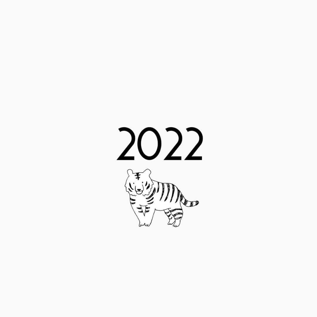 前田亜美のインスタグラム：「. あけましておめでとうございます.ᐟ.ᐟ . . . 🐅𓂃◌𓈒𓐍 2022年もよろしくお願いします(* .ˬ.)  最高の1年にするぞーー！」