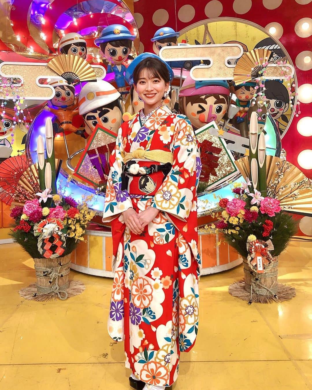 山本里菜さんのインスタグラム写真 - (山本里菜Instagram)「. 今夜5時〜 『ジョブチューン』 コンビニ3社ジャッジバトル🎍🌅  新春スペシャルです🐯❤️  お家でのんびりゆっくりしながらぜひご覧ください🥺💕  着物👘⇨和風館ICHI  #ジョブチューン　#新春　#2022 #明けましておめでとうございます #着物　#初詣　#和服　#コンビニスイーツ　#セブンイレブン　#ローソン　#ファミリーマート　#スイーツ」1月1日 13時27分 - rinayamamoto_0622