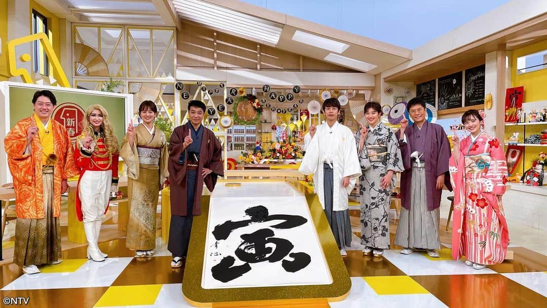 日本テレビ系『シューイチ』さんのインスタグラム写真 - (日本テレビ系『シューイチ』Instagram)「. 新春シューイチ🎍☝🏻 ご覧頂きありがとうございました☺️  美しい日の出と共に 2022年最高のスタートをきることが出来ました🌅  シューイチらしく愛と笑顔が溢れる番組を 皆様と一緒に作り続けていきたいと思います💗 時々ユルさもはさみつつ…😚  今年もよろしくお願い致します💫  #中山秀征 #中丸雄一 #名越康文 #潮田玲子 #徳島えりか #安村直樹 #中島芽生 #河出奈都美 #シューイチ」1月1日 14時06分 - shu1tv