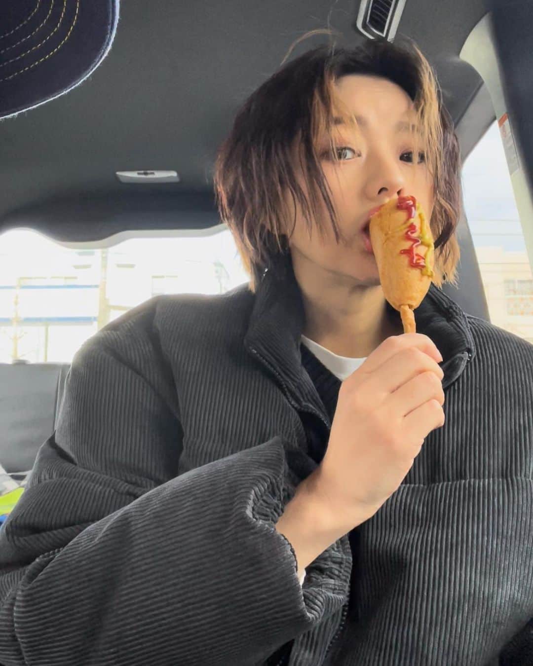 松本さゆきのインスタグラム：「#あけましておめでとうございます  #2022 #虎  去年の投稿35件📷 宣言通り一昨年の数を無事超えていました😂 今年も宜しくお願いします🥺」