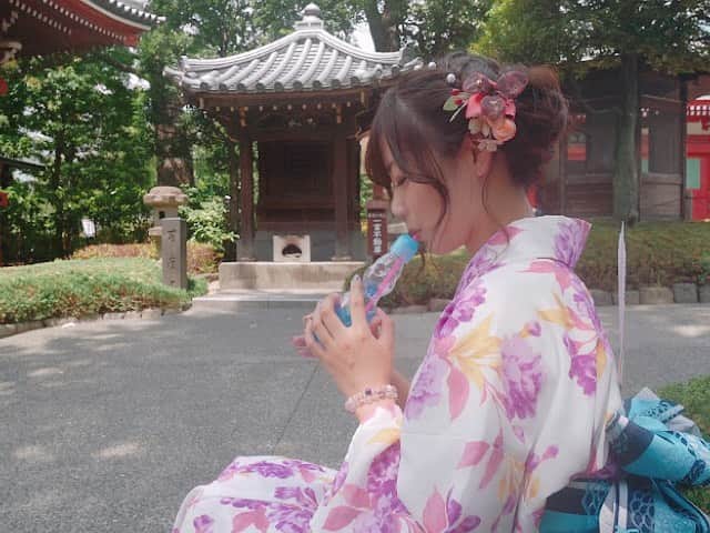 柚木えりなのインスタグラム：「#あけましておめでとうございます 🎍⛩  昨年はご時世が少しずつ戻り、改めてみなさんの支えを感じた1年となりました。 いつも温かい応援を本当にありがとうございます。  #寅年 の本年も、更なる飛躍を期して、狼貪虎視の精神で駆け抜けていきたいと思います🐅🔥  #2022年 も皆様にとって笑ガオー🐯の絶えない1年となりますように😌💓  ウルトラ🐯いい年に🤗✨  今年も宜しくお願い致します(^_^)🌟」