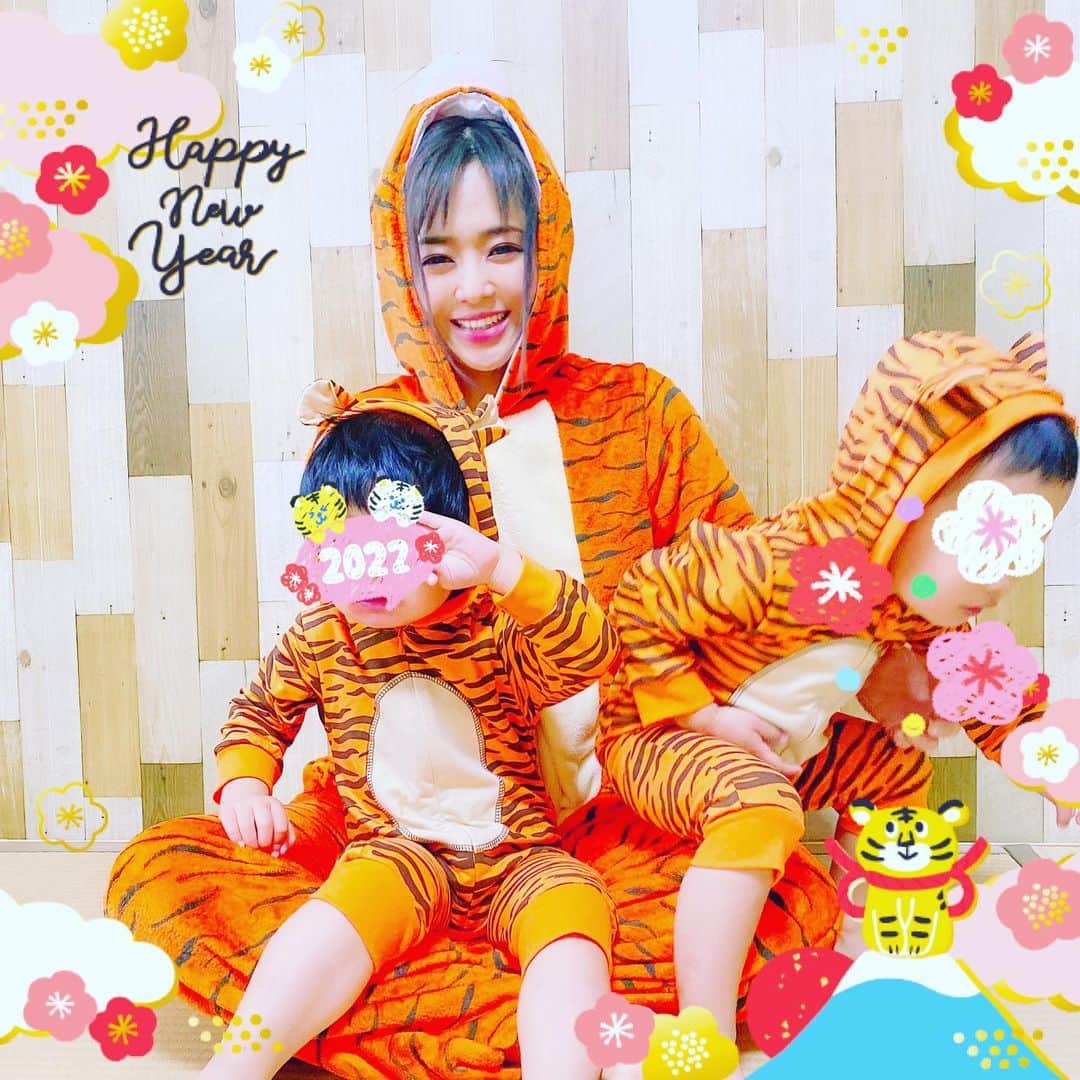 蒼井そらのインスタグラム：「Happy 2022!! 【Happy New Year】 May all wishes come true!  【明けましておめでとうございます】 【元旦快乐】 【Selamat tahun baru】 【새해복많이받으세요】 【สวัสดีปีใหม่ ค่ะ】」