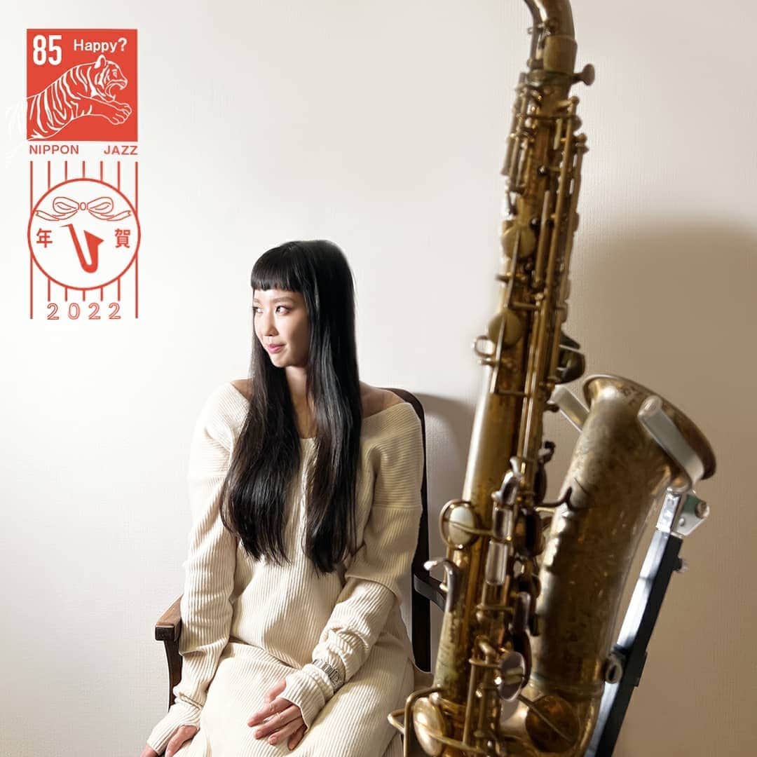 矢野沙織のインスタグラム：「あけましておめでとうございます。  元旦特有のさ、昨晩大晦日までの「じゃあね」っていう雰囲気から気持ちが一変するのはなんでなんだろう。たった一晩しか経っていないのにね。  幾つもの夜のうちの特別な時間なのでしょう。  ああだこうだ言っていますが そんな私は五黄の寅の年女である。  はっはっはっはーー！！ 楽しく過ごしましょう。 今年も一緒にいましょう。  YouTubeでは2022年の活動についてお話しをしています。 見てね🐯ンガゴォーー  https://youtu.be/2R1u4HV8gKw」