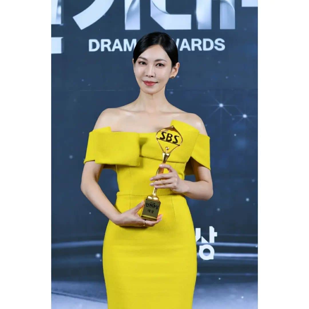 キム・ソヨンのインスタグラム：「감사합니다🥲 💛  ... 댓글 달아주신 모든 분들..ㅜㅜ정말 감사합니다🌻🌲🙏💛」