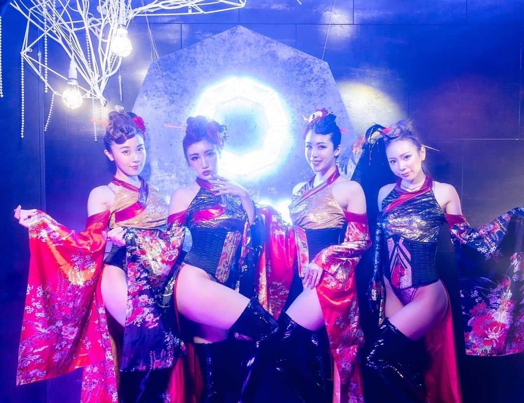 CYBERJAPAN Staffのインスタグラム：「#happynewyear @seloctagontokyo_official  オクタゴンは、毎週金曜日、今年も #CyberBounce で盛り上がって行きましょうー！✨  #cyberjapan #cyberjapandancers #octagontokyo」