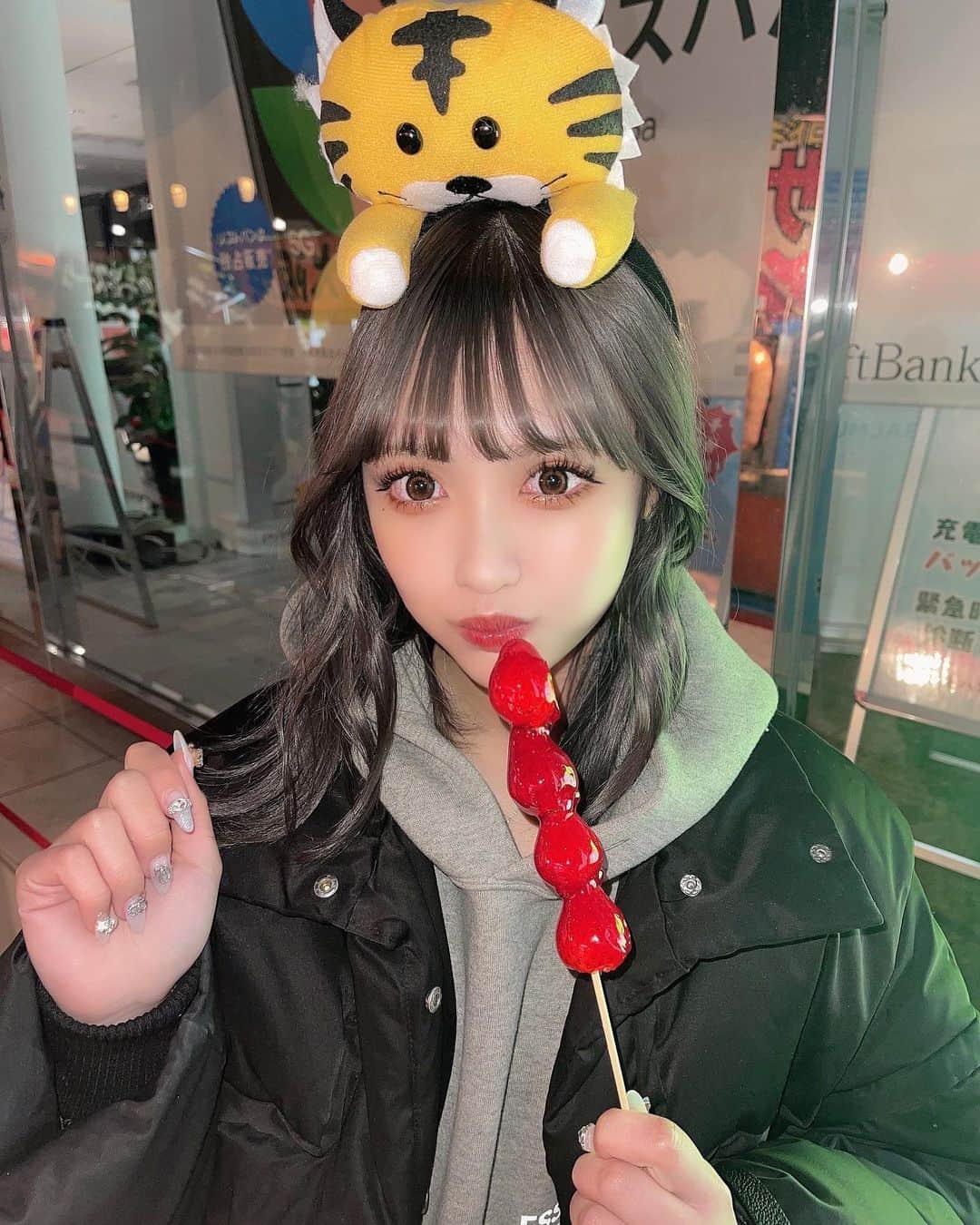 山本瑚々南のインスタグラム：「. あけましておめでとうございます🎶 2022年もよろしくね❣️ 寅年だからカチューシャつけた🎶」