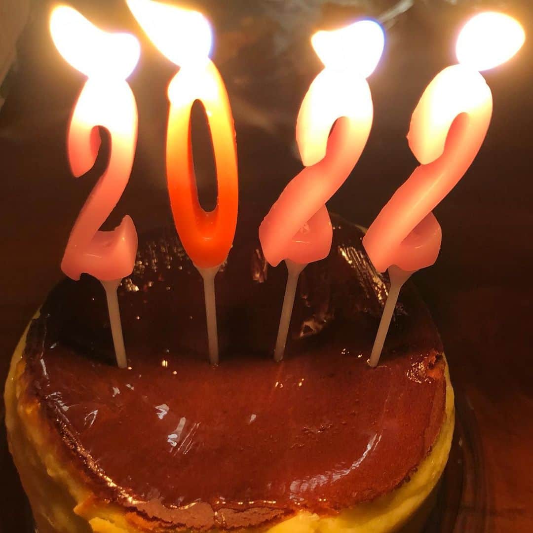クォン・シヒョンさんのインスタグラム写真 - (クォン・シヒョンInstagram)「2021년 감사했습니다 ◡̈  2022년 새해 복 많이받으세요!!」1月1日 16時09分 - rnjs28