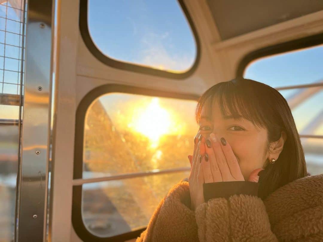 矢田亜希子さんのインスタグラム写真 - (矢田亜希子Instagram)「新年明けましておめでとうございます‼︎ 2022年、皆様の笑顔が溢れる1年となりますように。 本年もどうぞ宜しくお願い致します‼︎ 2022年1月1日 矢田亜希子  ☆今年はとても素敵な場所でそれはそれはとても綺麗な初日の出を見ることができました。 #2022#元旦#初日の出」1月1日 16時48分 - akiko_yada